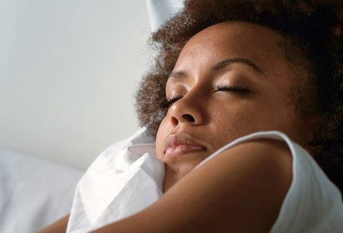 استفاده از محافظ شب به محافظت از دندان های شما در شب هنگام خواب کمک می کند. 